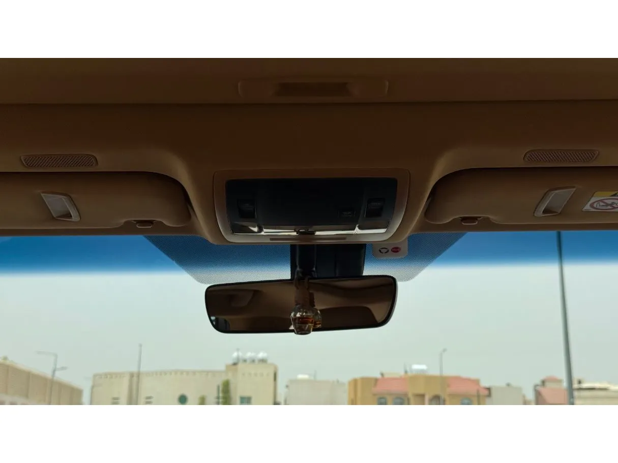 Car image 27