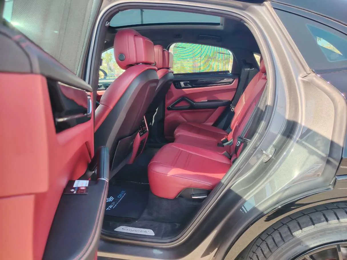 Car image 16