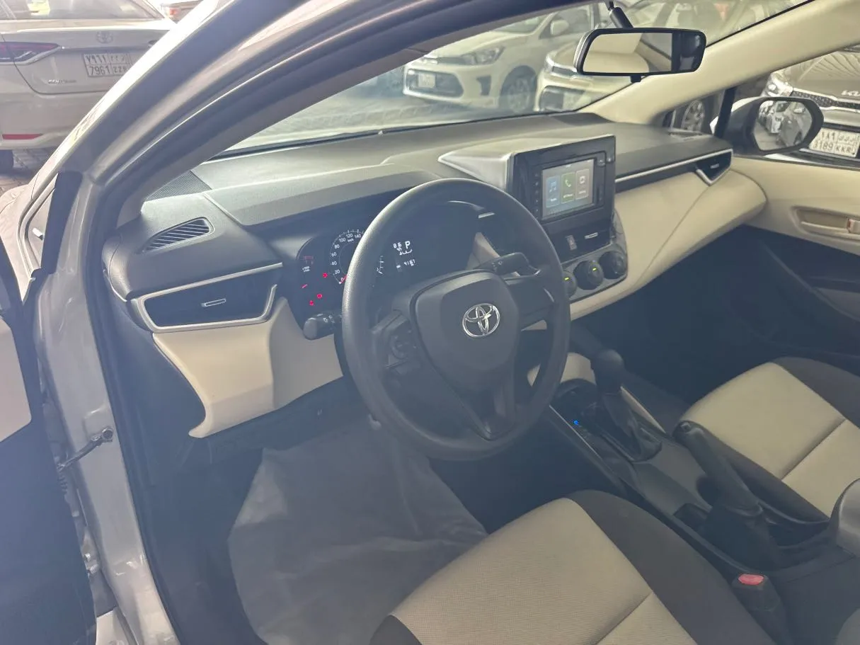 Car image 14