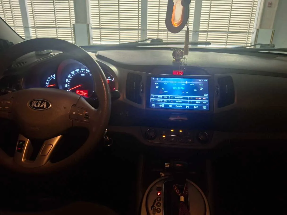 Car image 15