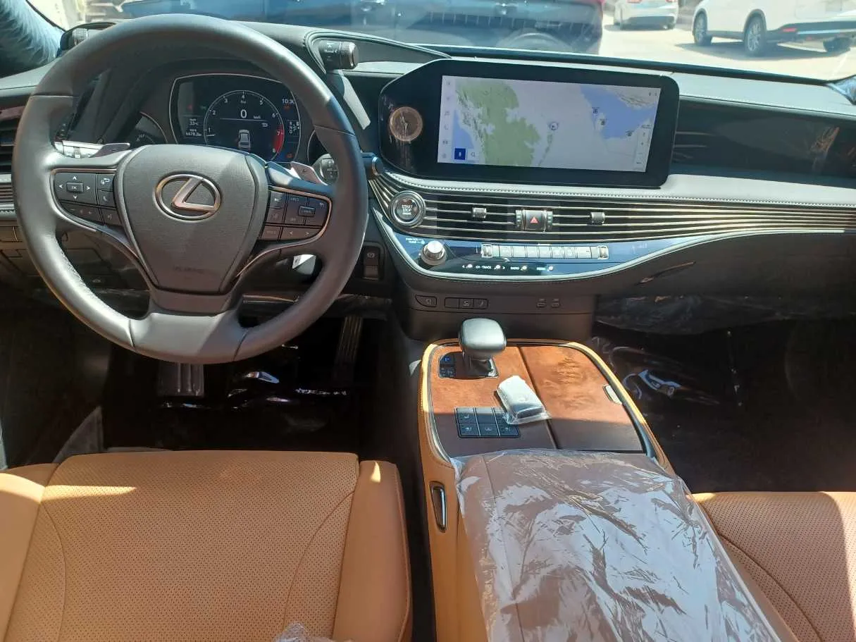 Car image 17