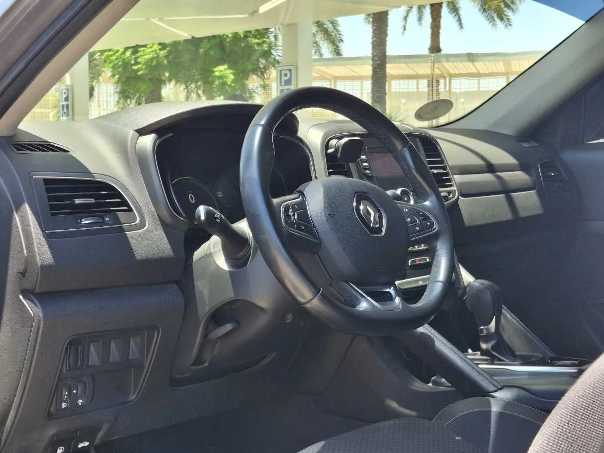 Car image 11