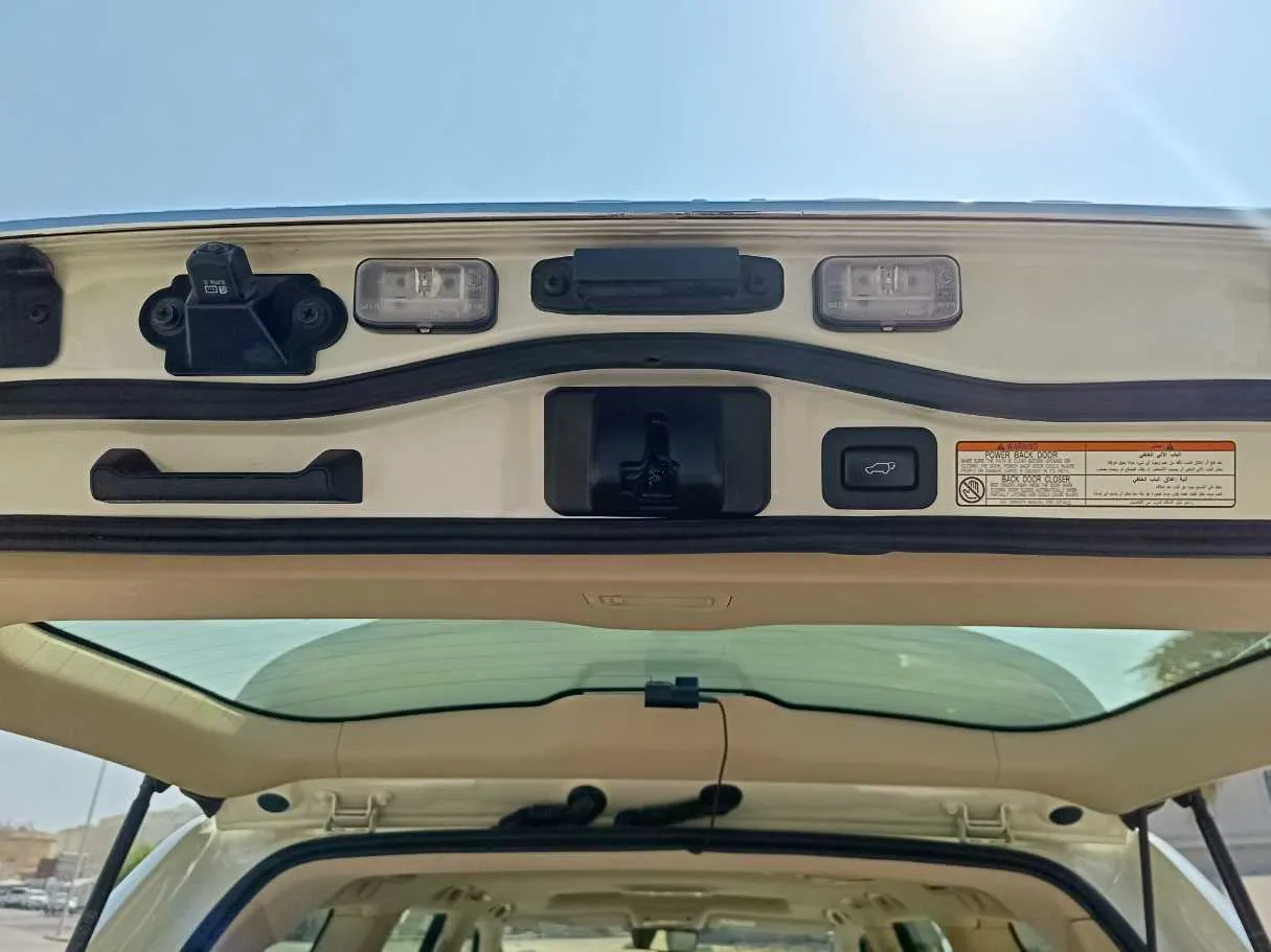 Car image 33