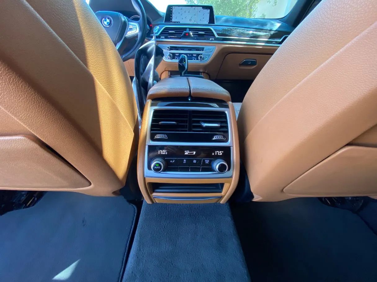 Car image 27