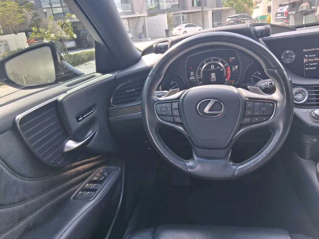 Car image 14