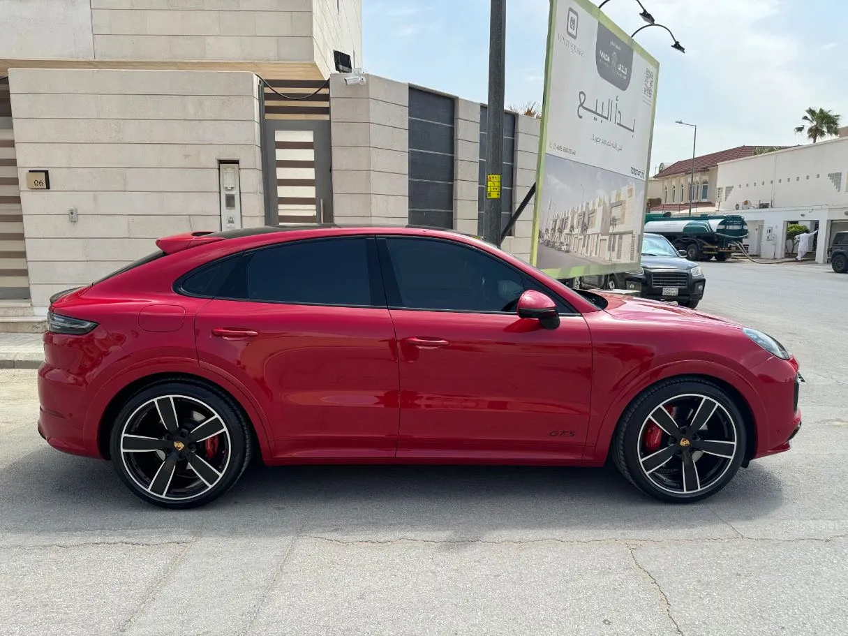 Car image 4