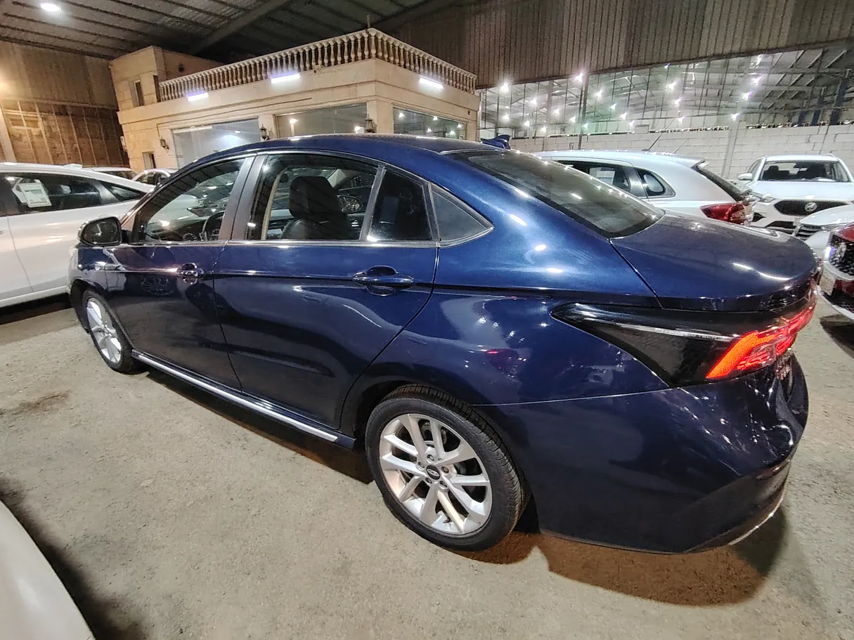 Car image 8