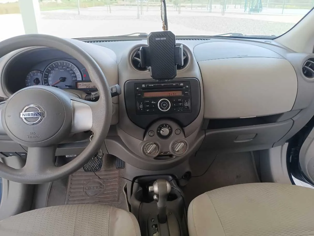 Car image 17