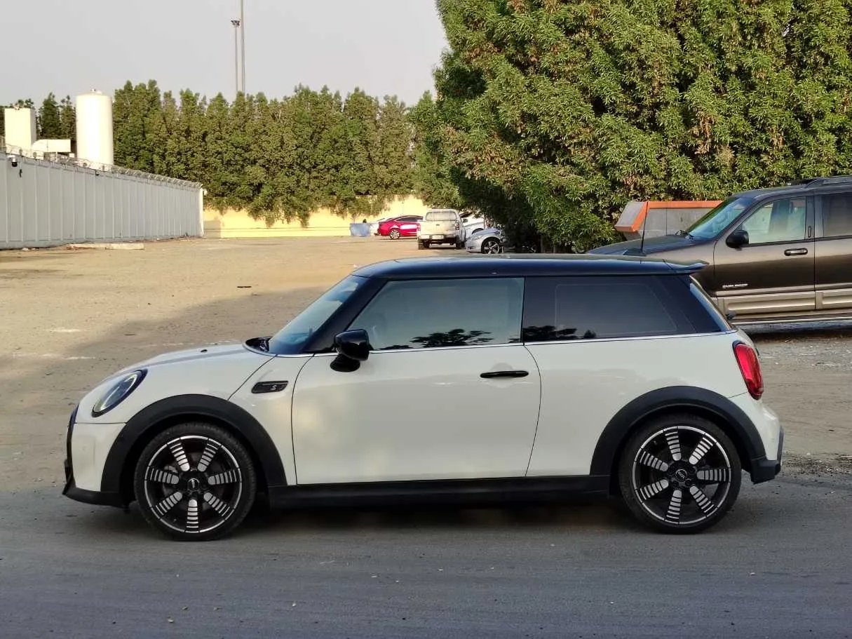 Car image 8