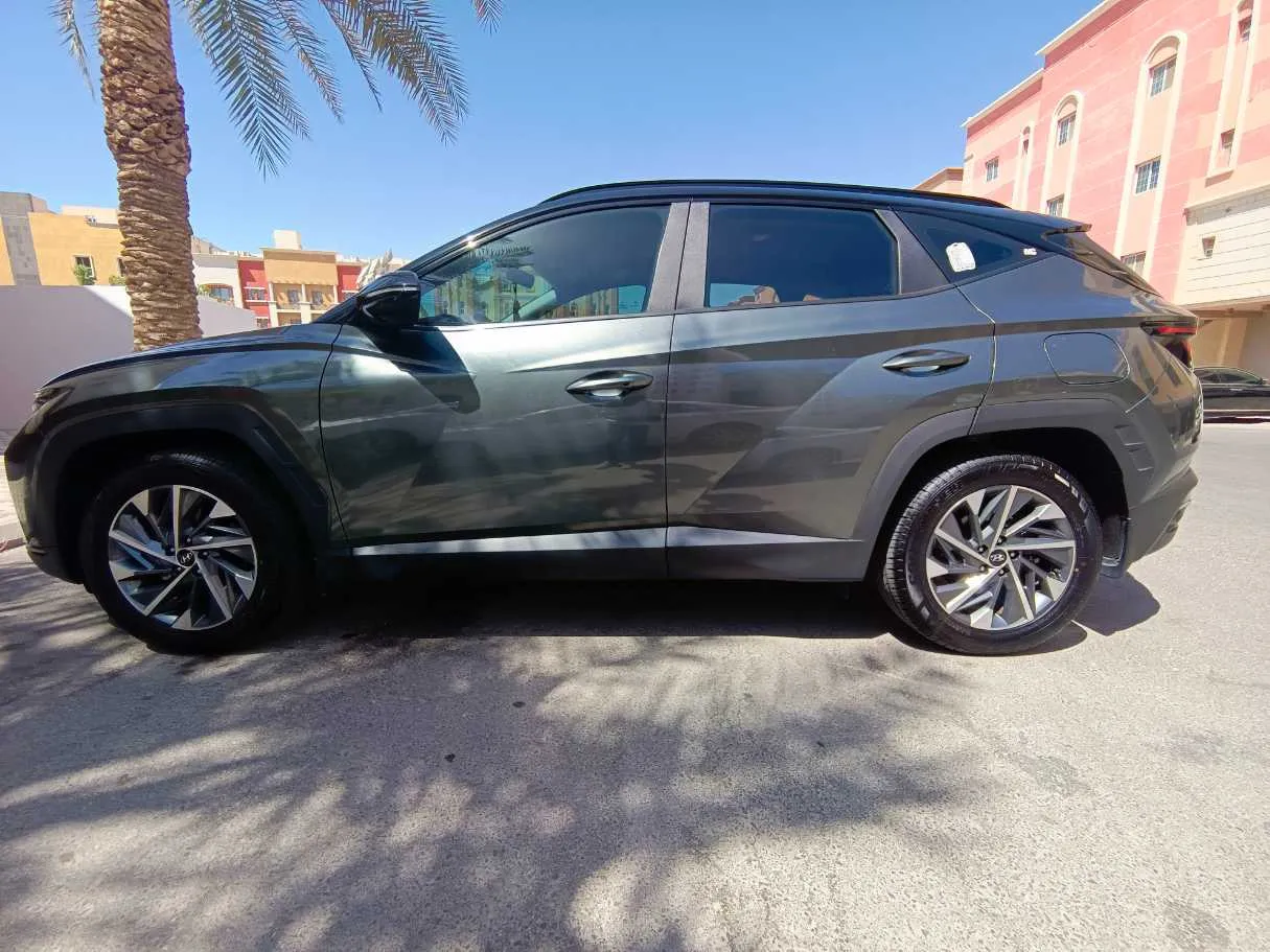 Car image 8