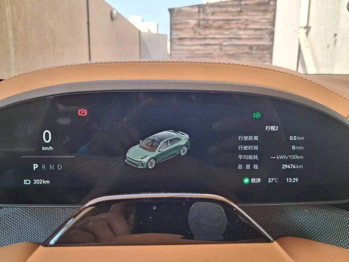 Car image 19
