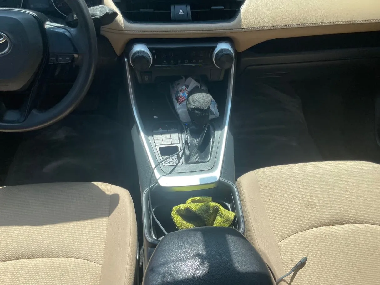 Car image 18