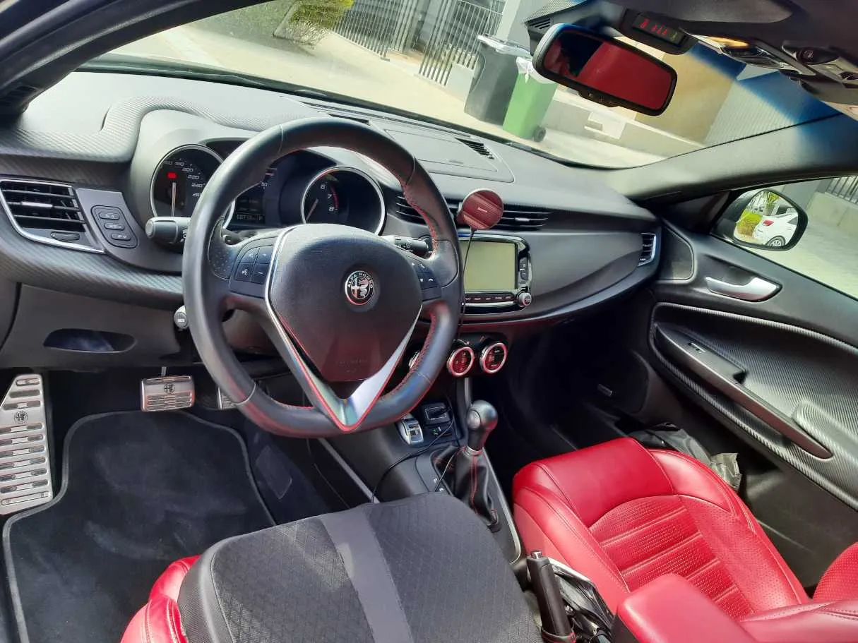 Car image 11