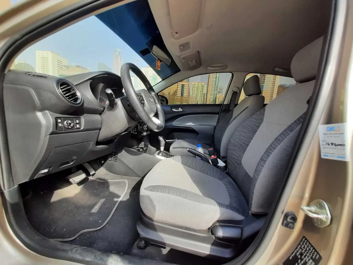 Car image 12