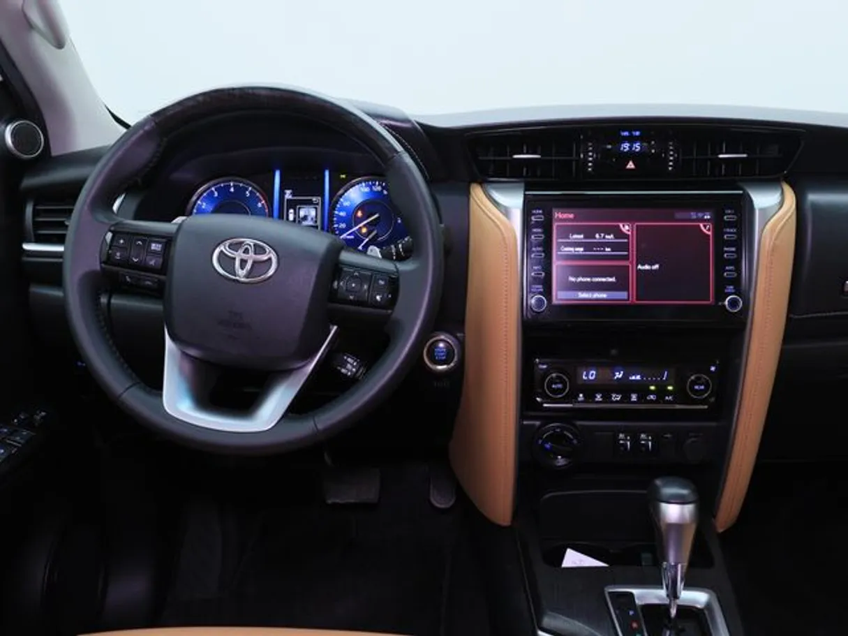 Car image 15