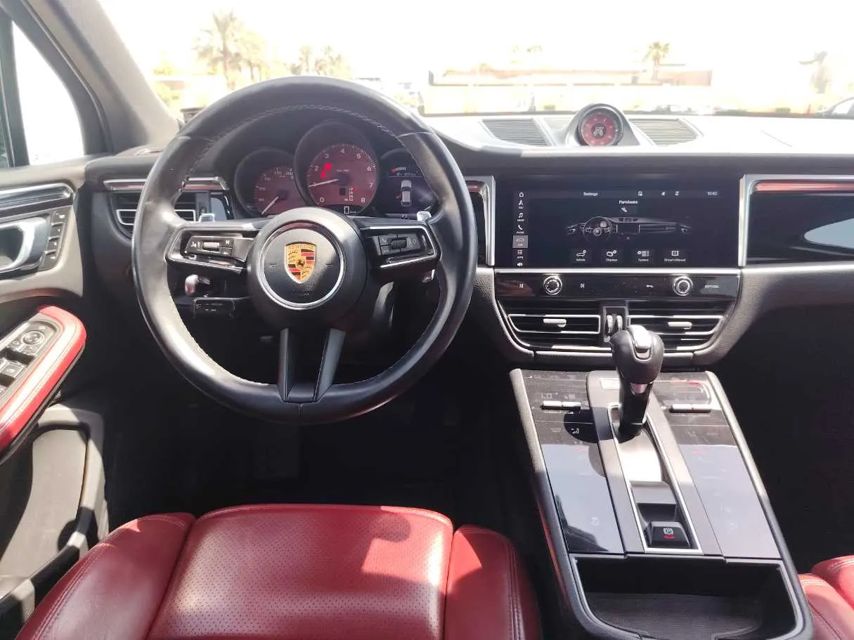 Car image 19