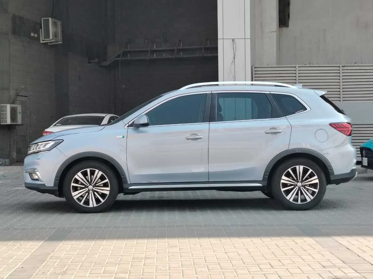 Car image 8
