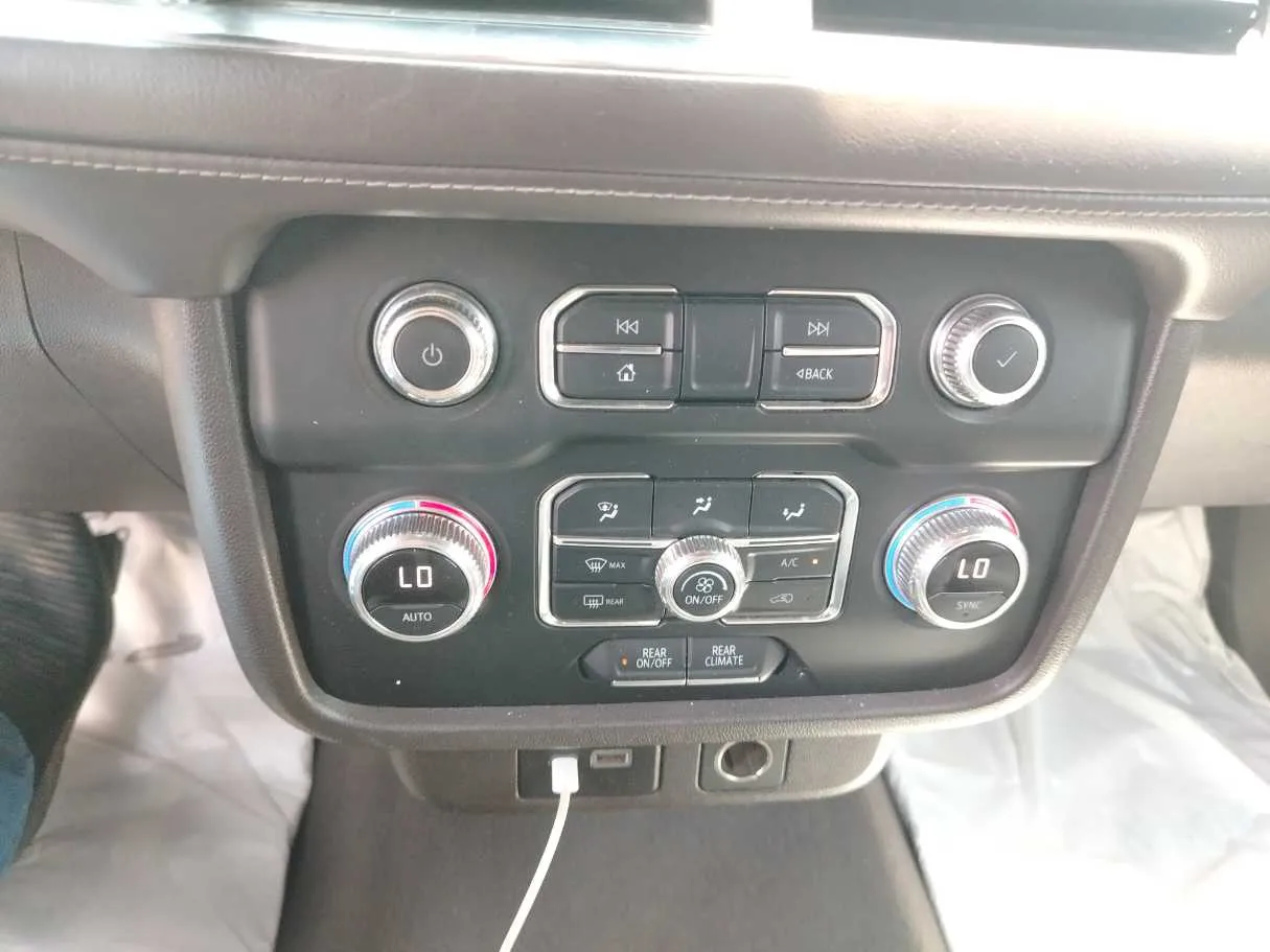 Car image 22