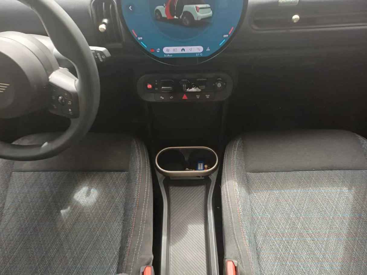 Car image 15