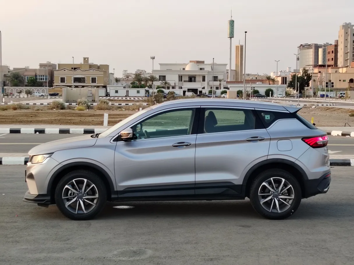 Car image 8