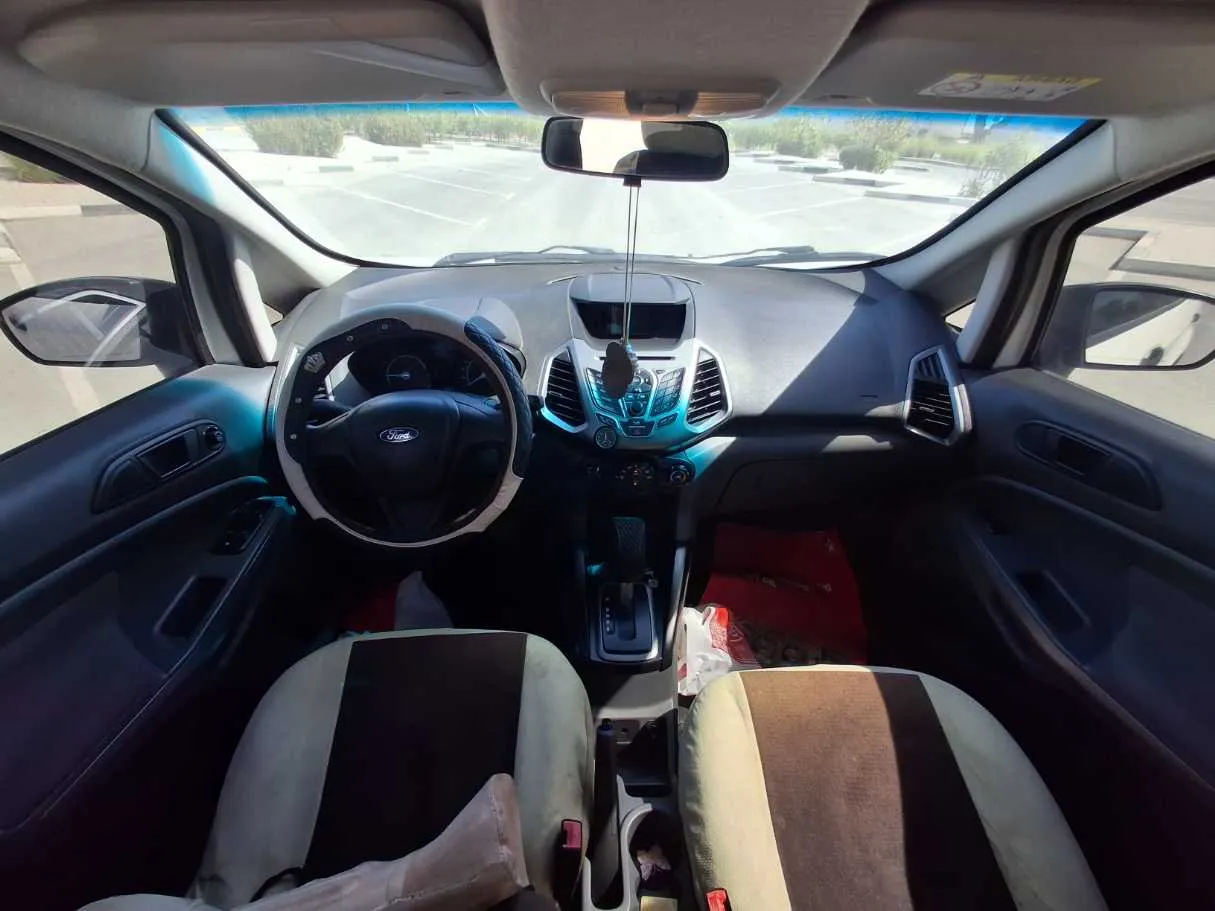Car image 14