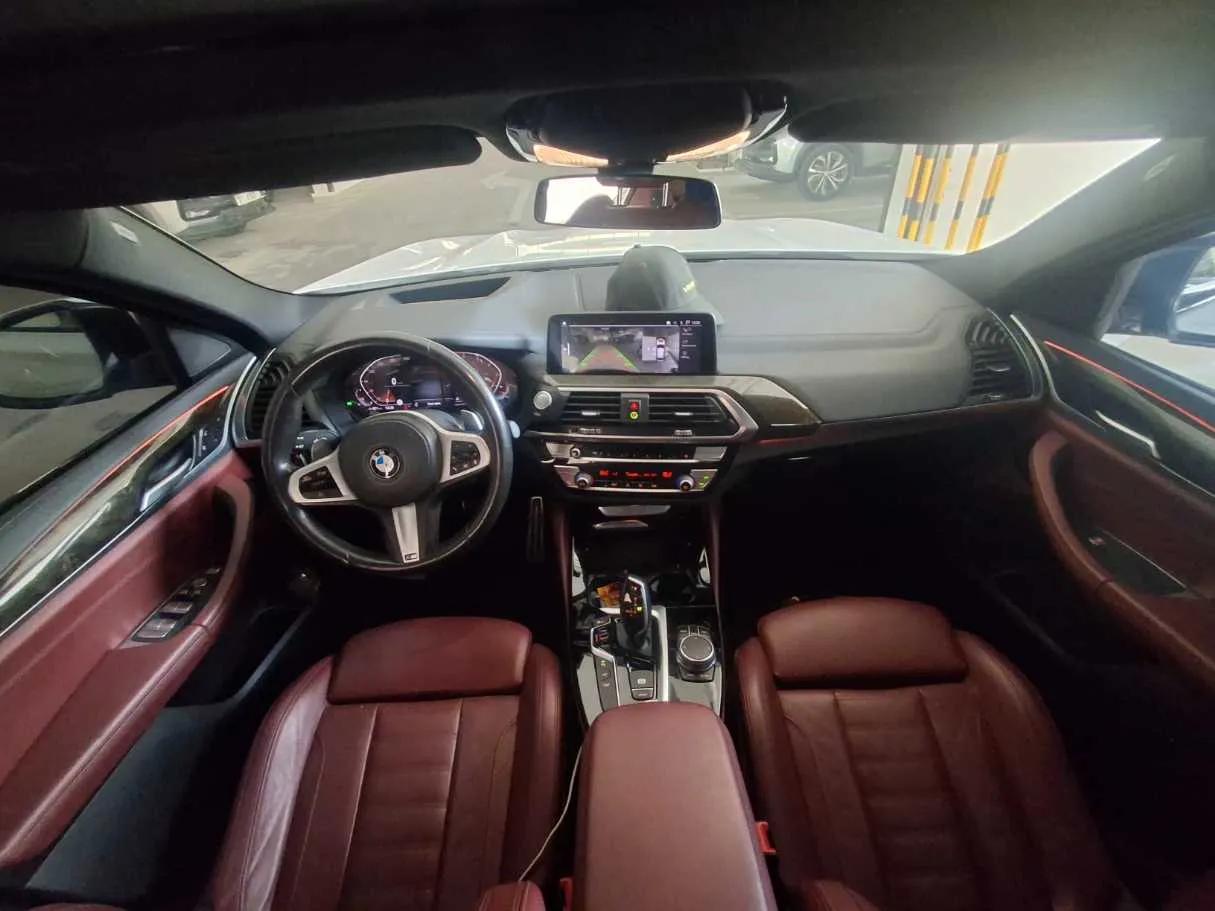 Car image 14