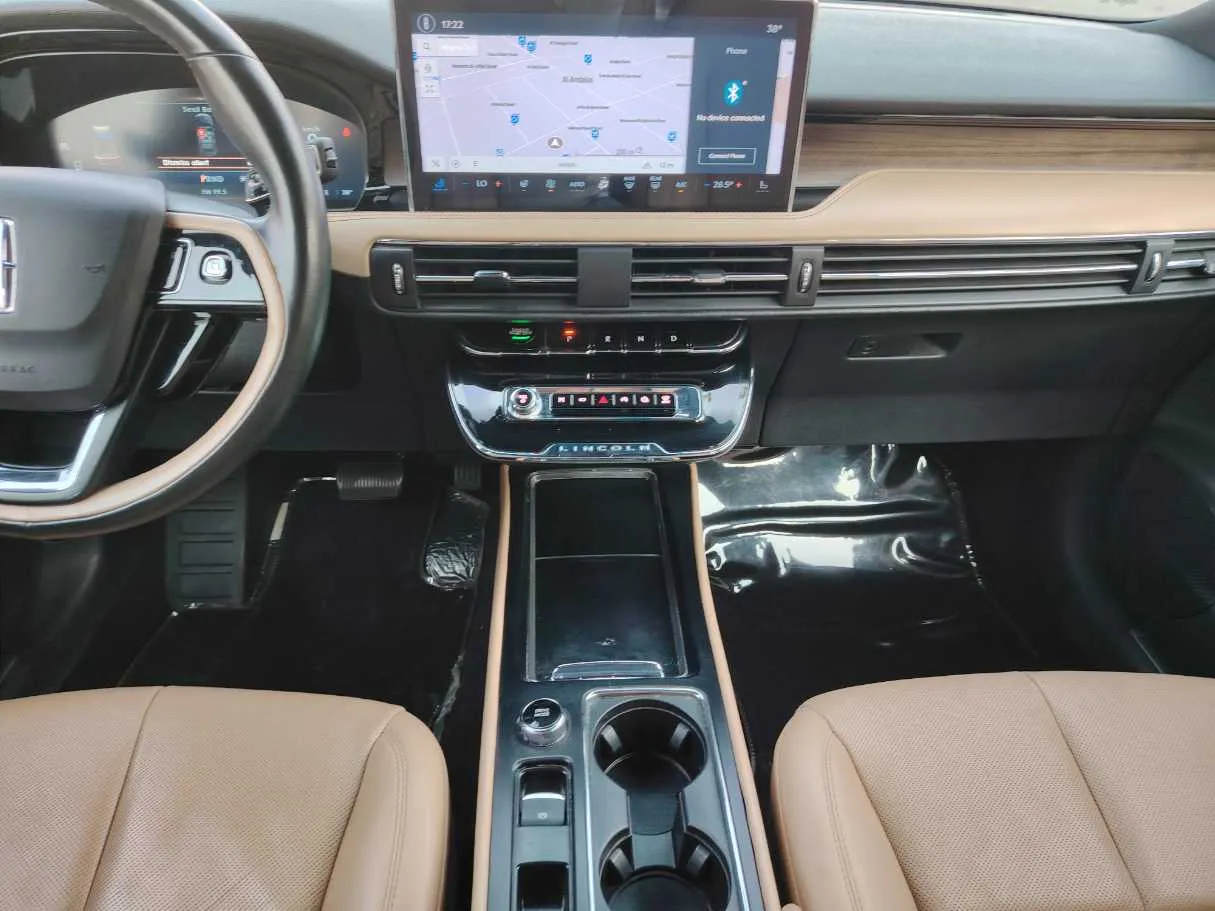 Car image 18