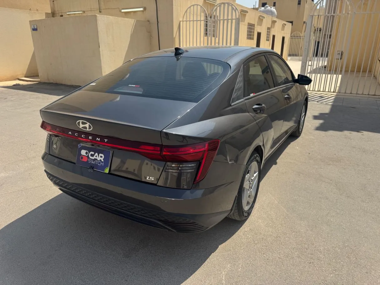 Car image 5