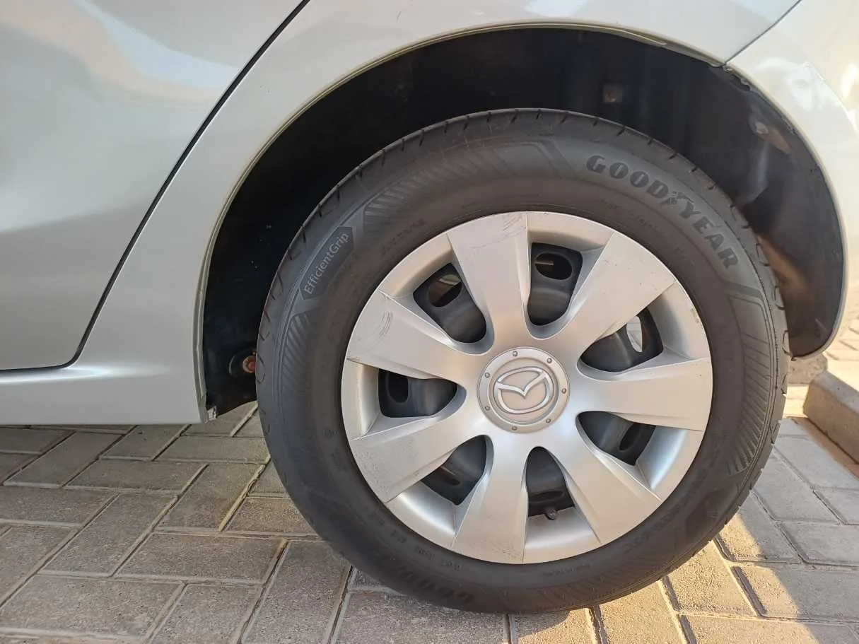 Car image 9