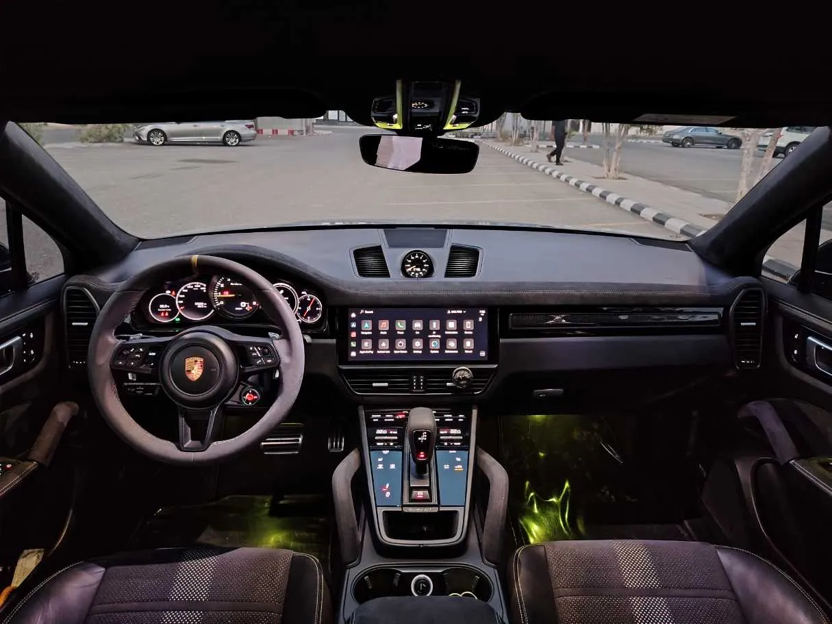 Car image 16