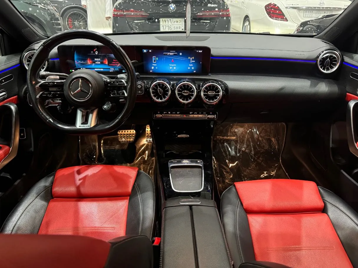 Car image 13