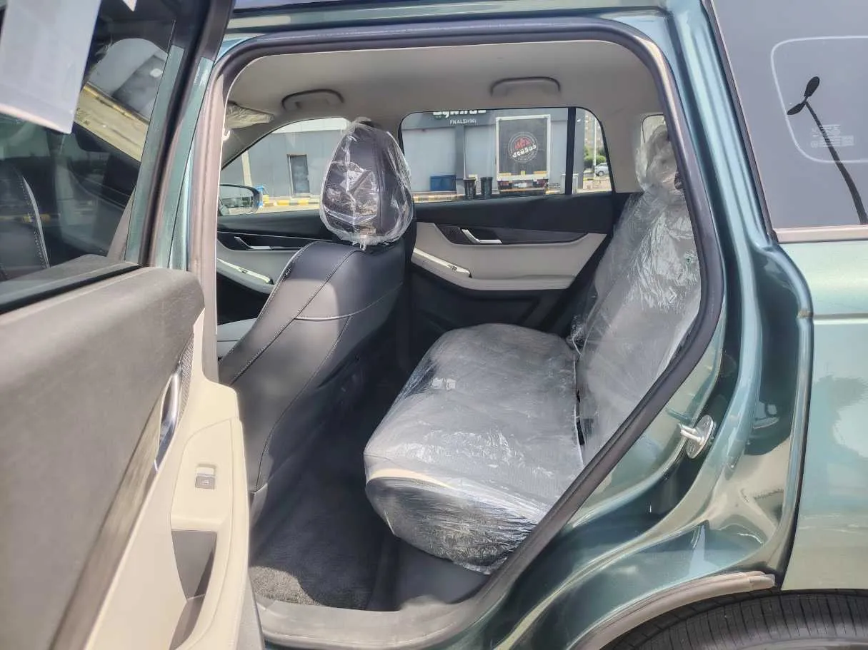 Car image 16