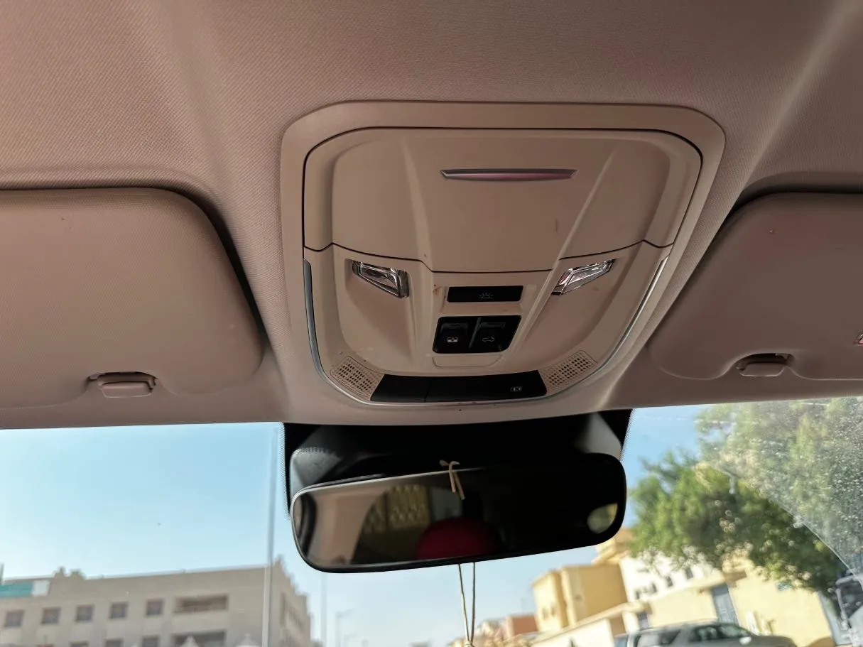 Car image 25