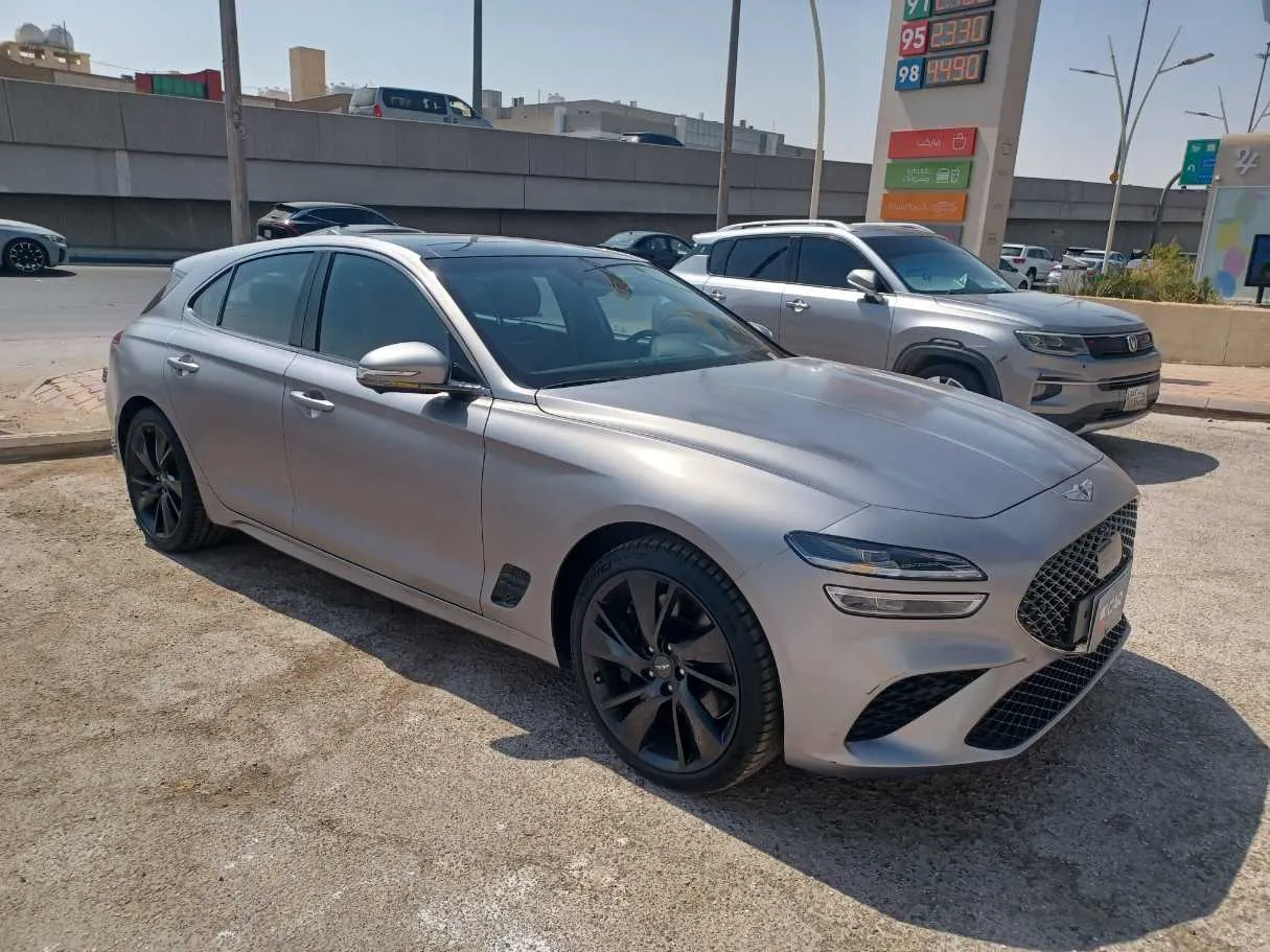 Car image 3