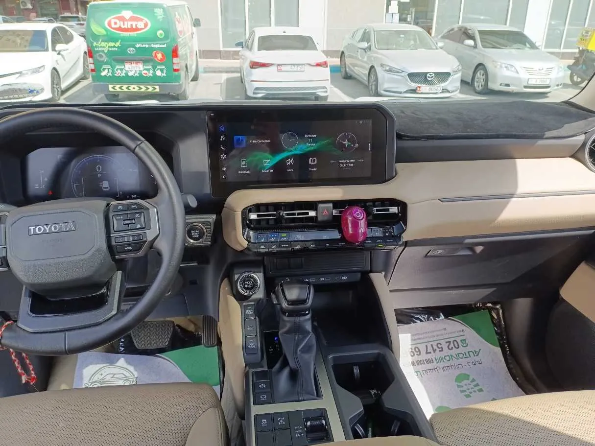 Car image 18