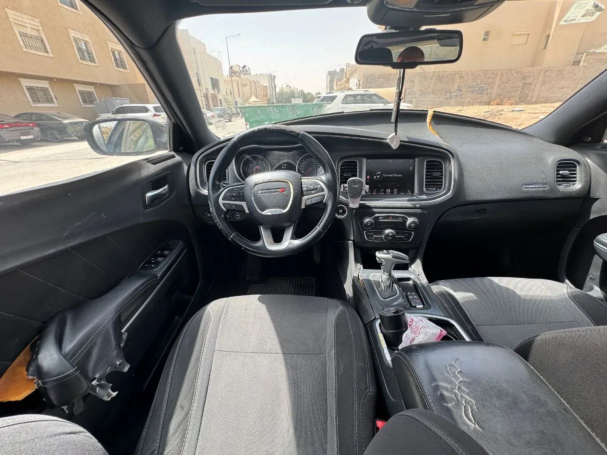 Car image 16