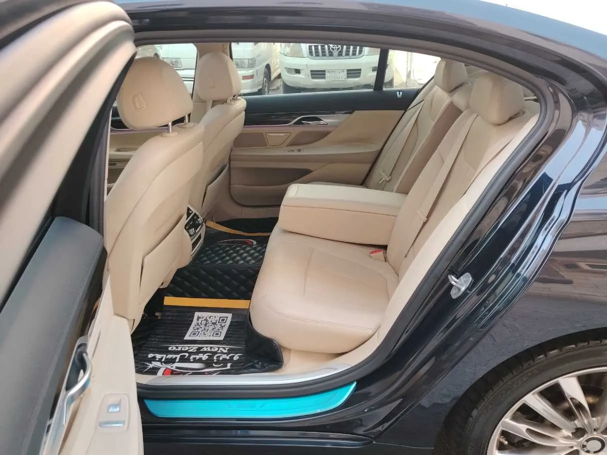 Car image 18