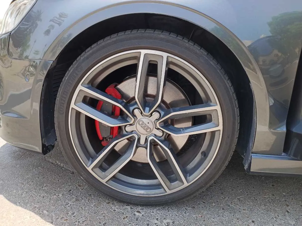 Car image 9