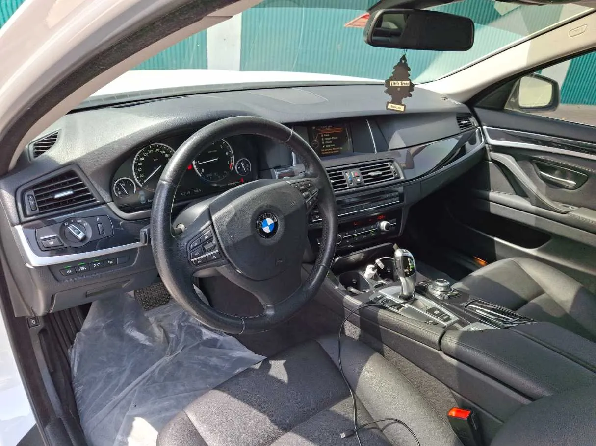 Car image 11
