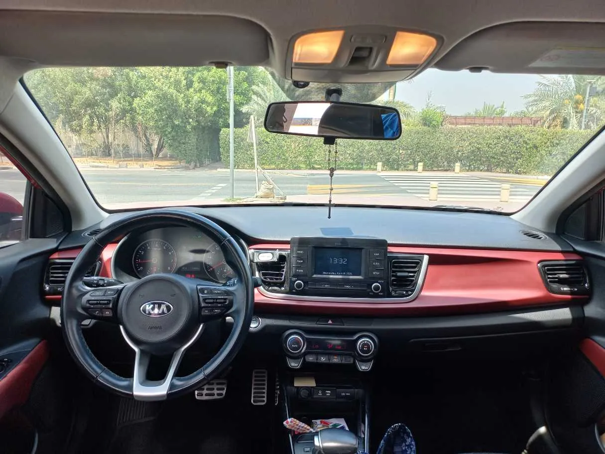 Car image 17