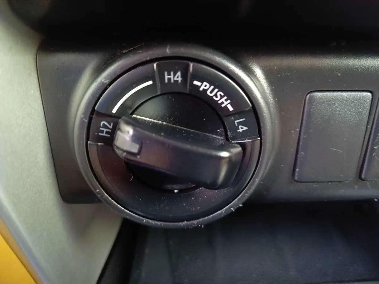 Car image 19