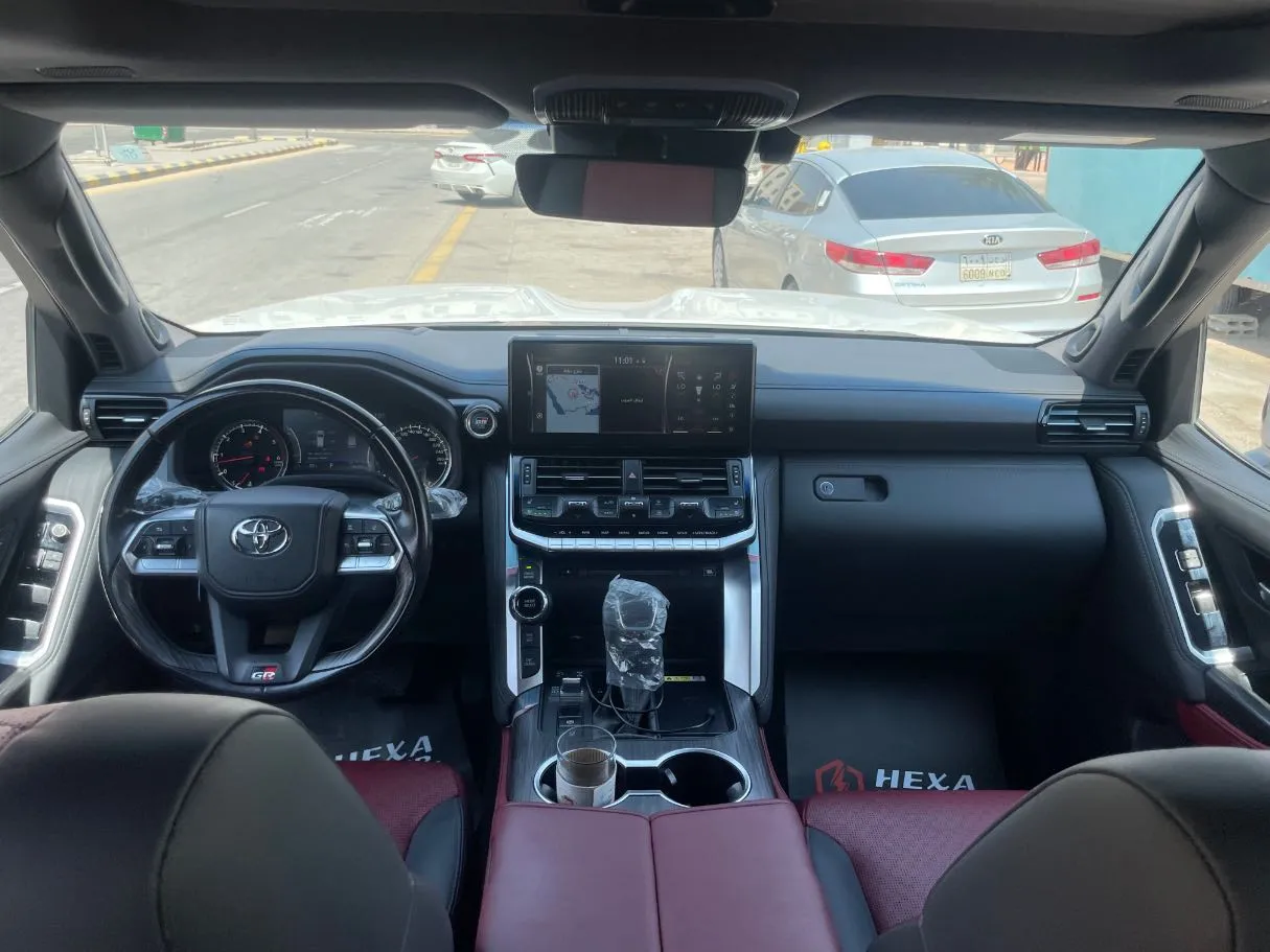 Car image 18