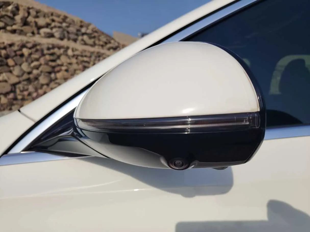 Car image 25