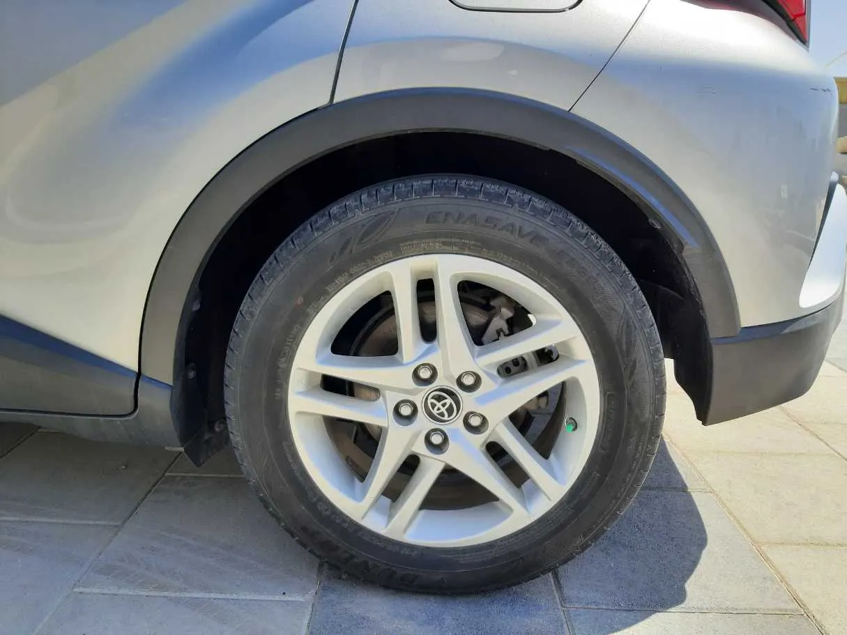 Car image 9