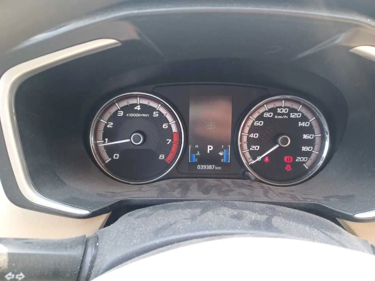 Car image 19