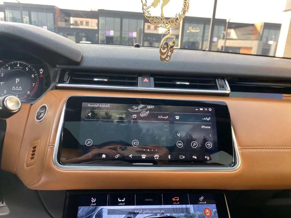 Car image 18
