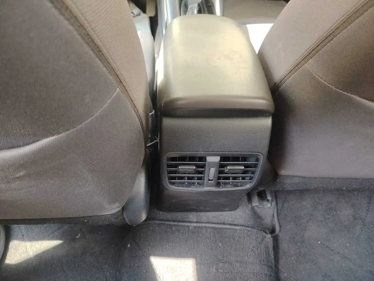 Car image 38