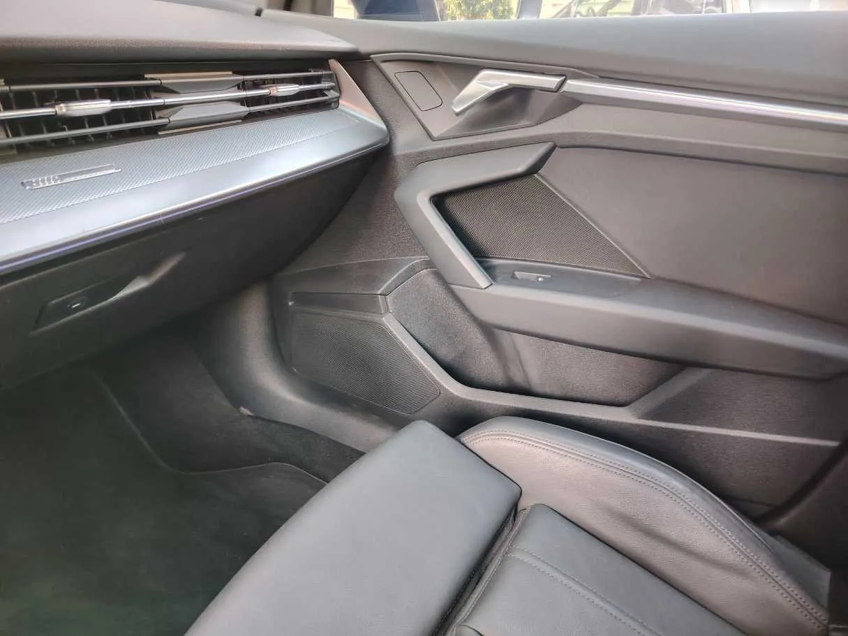 Car image 28