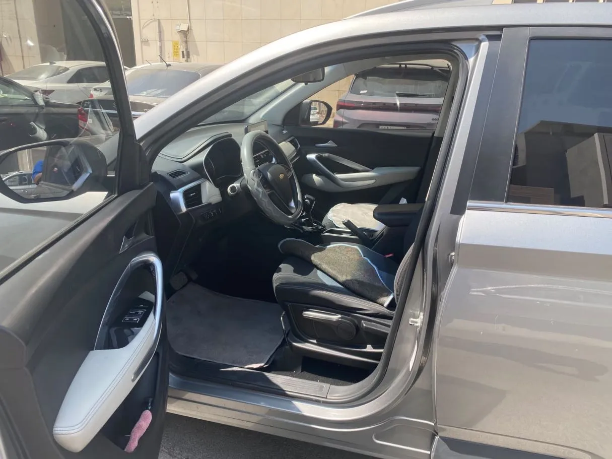 Car image 11