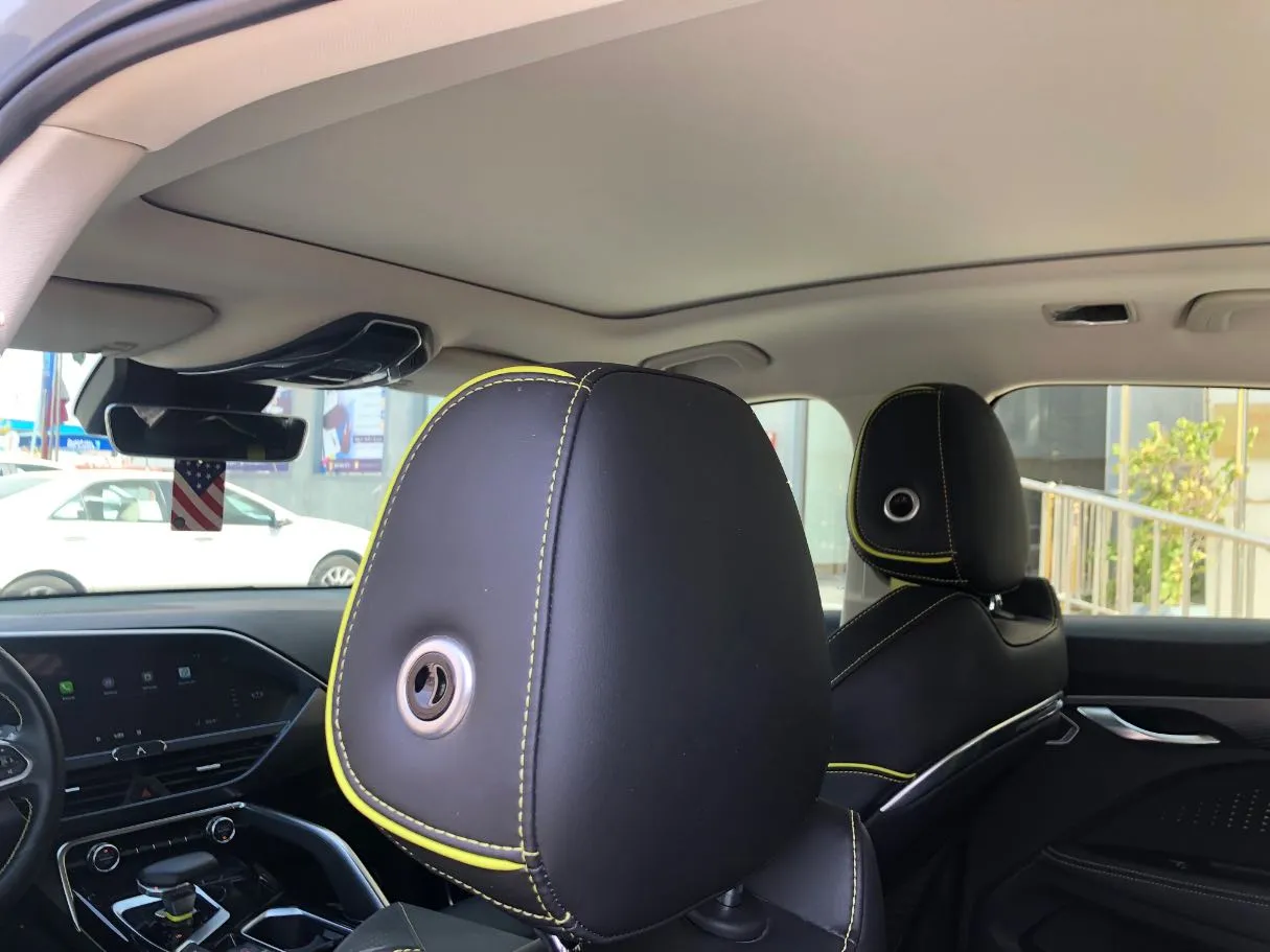 Car image 13